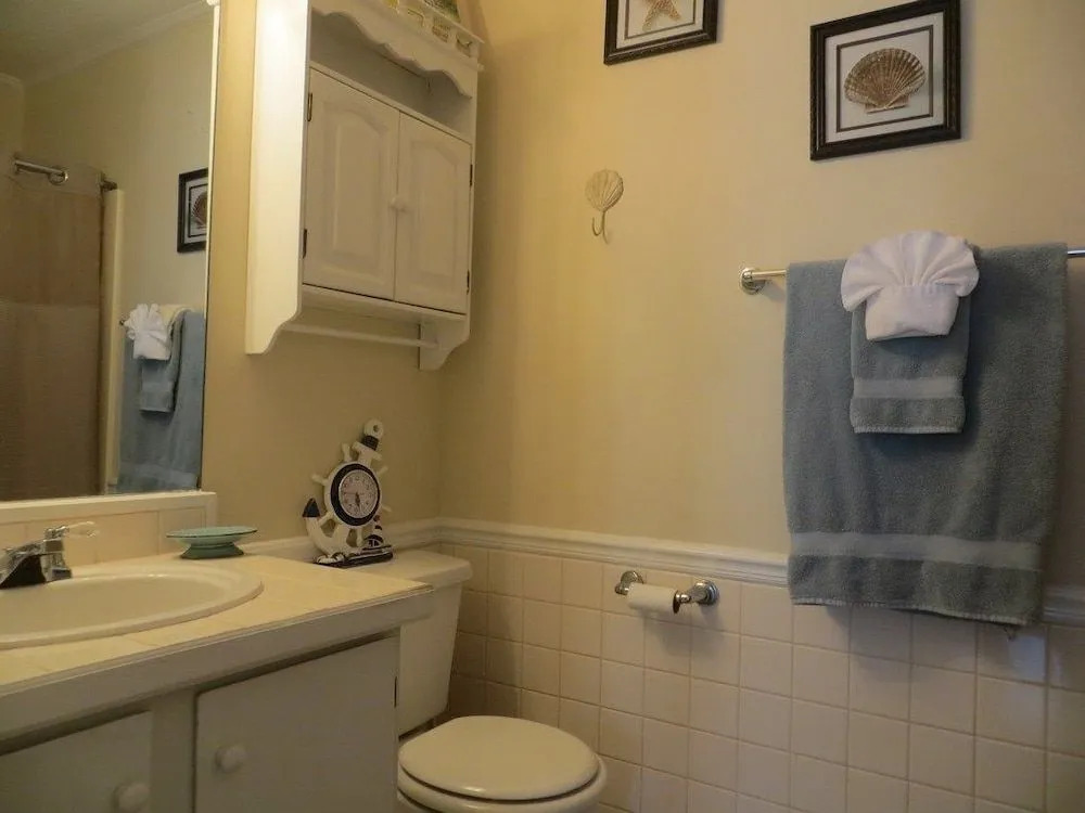 Romar Village 112 - 2 Br condo by RedAwning