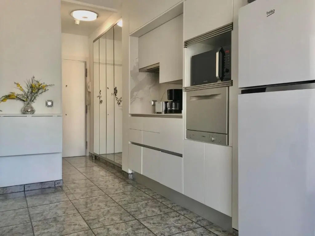 Estudio reformado con WIFI, terraza y piscina ''Internacional'' 125A - INMO22