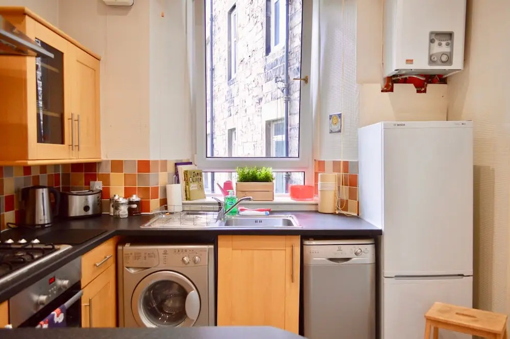 2 Bedroom Morningside Flat