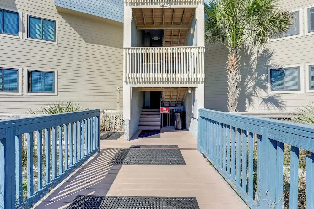 Steps to Sea! 3rd-floor Myrtle Beach Condo w/ Pool