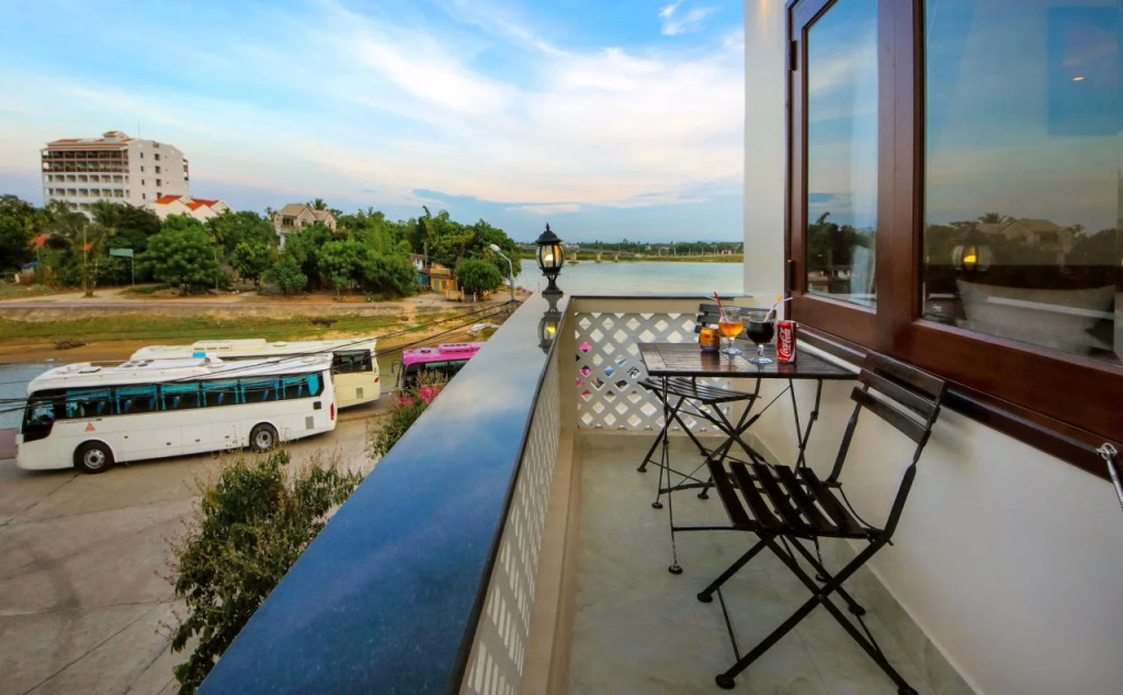 HT Riverside Homestay