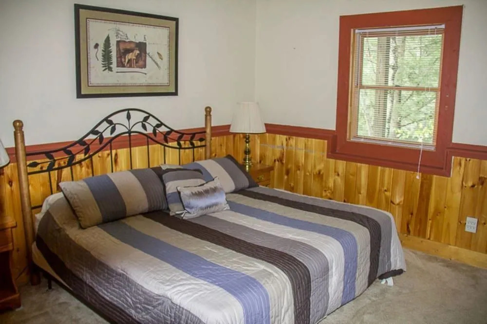 17 Honeysuckle Lodge - 5 Br Cabin