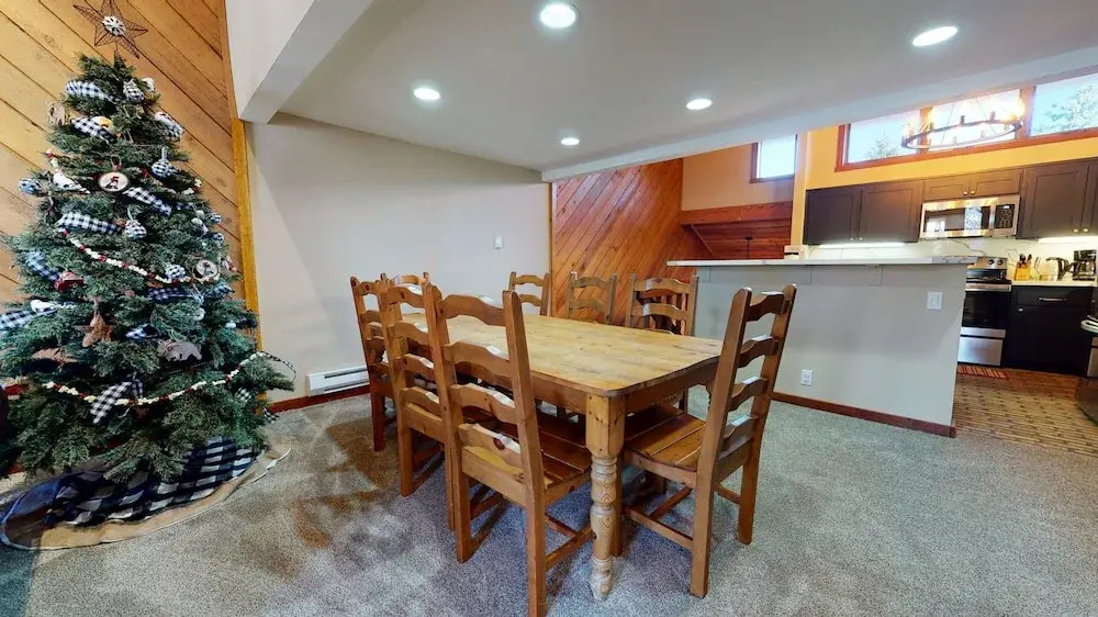 Snowcreek III 415 Gorgeous Mountain Views, Remodeled with Washer Dryer by RedAwning
