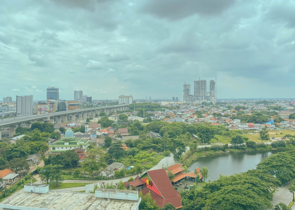 Homey And Well Furnished 2Br Grand Kamala Lagoon Apartment