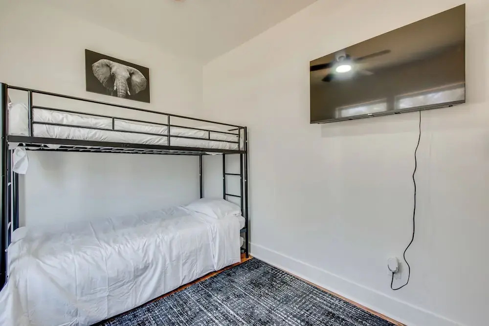 < 4 Mi to Mercedes-benz: Modern West End ATL Stay