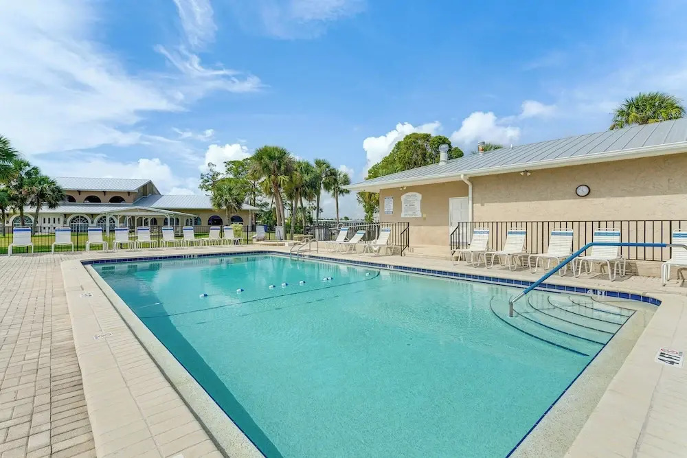 Pool Access! Couples Haven 4 Mi to Dtwn Fort Myers