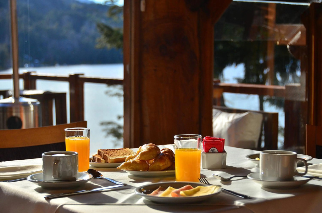 Dos Bahias Lake Resort