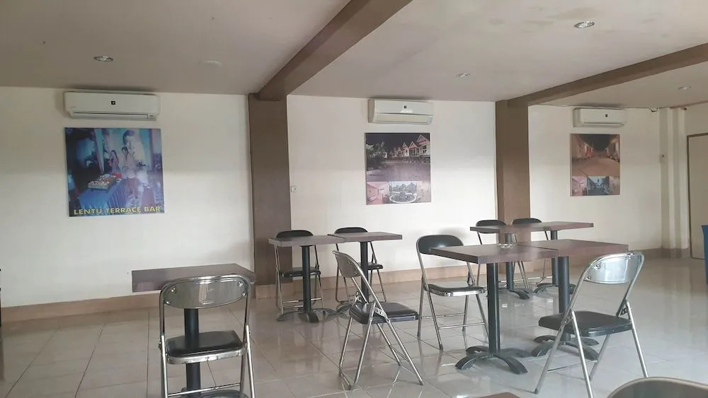 Oyo Flagship 2472 Makassar Cottage