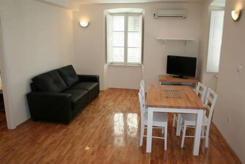 Deluxe Rooms with a terrace view at Old City Gate