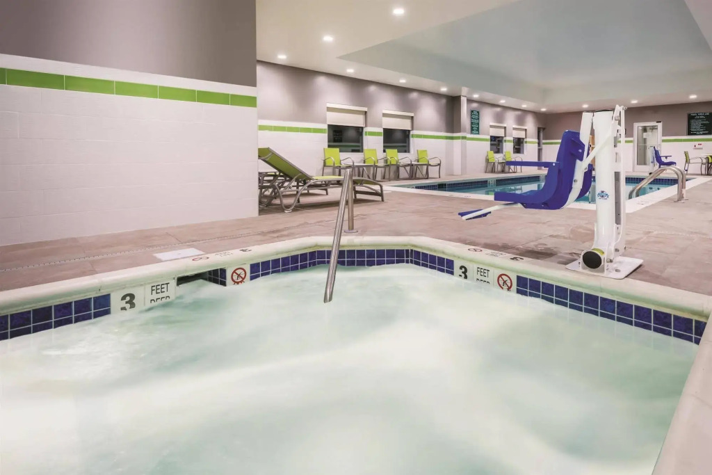 La Quinta Inn & Suites by Wyndham Clifton Park Saratoga Area 1749 Route 9