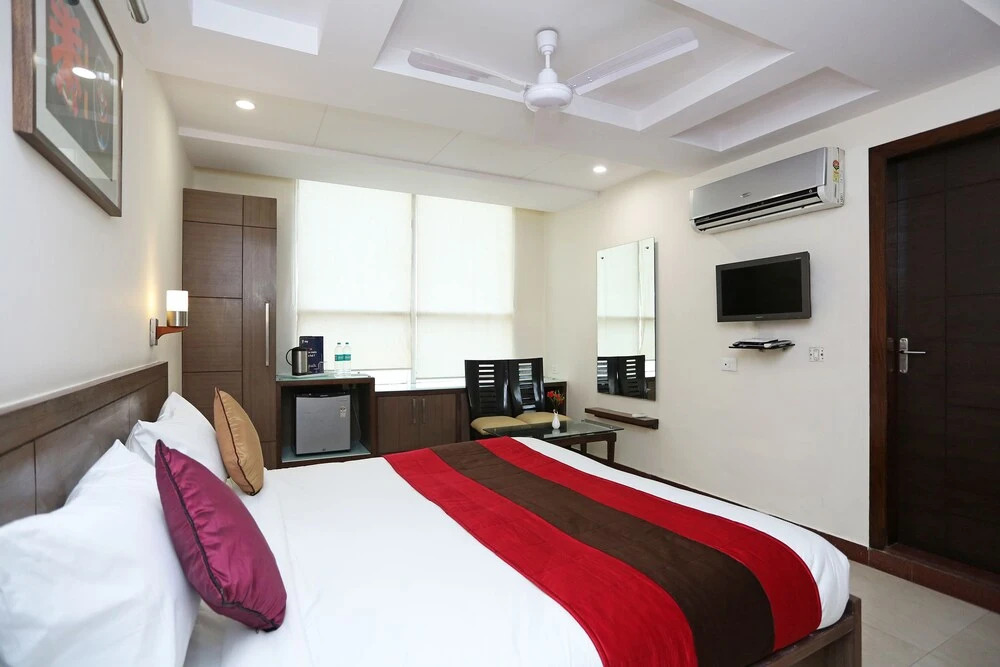 OYO 11577 Hotel Crystal Retreat