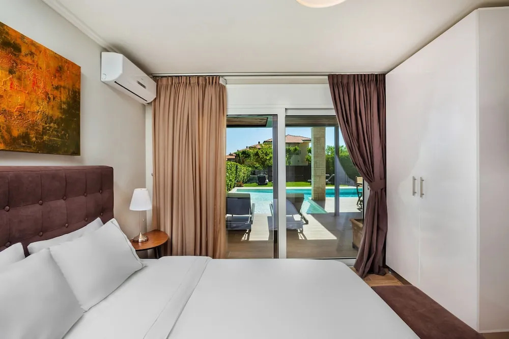 Sunny Villa Tria
