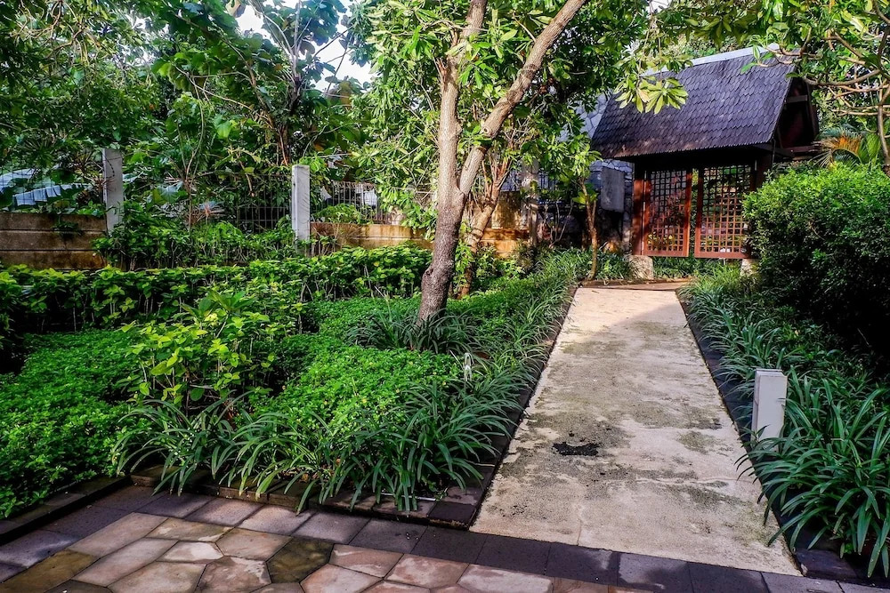 2BR Hampton's Park Apartment near Pondok Indah