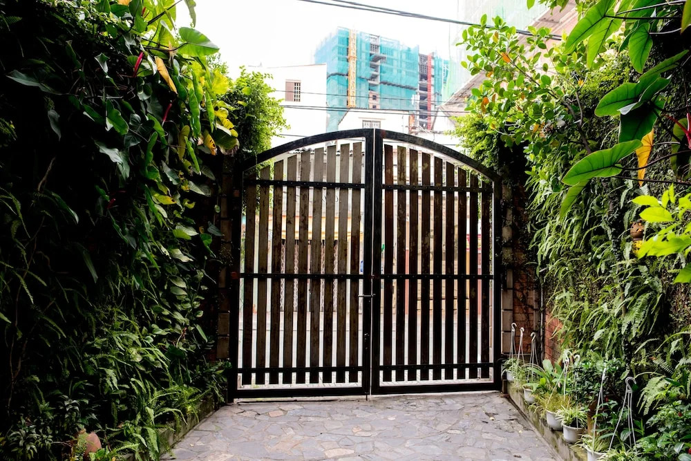 Dlux Saigon