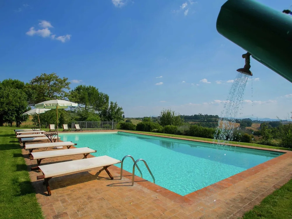 Villa with Private Swimming Pool & Spacious Garden in Valdichiana near Cortona