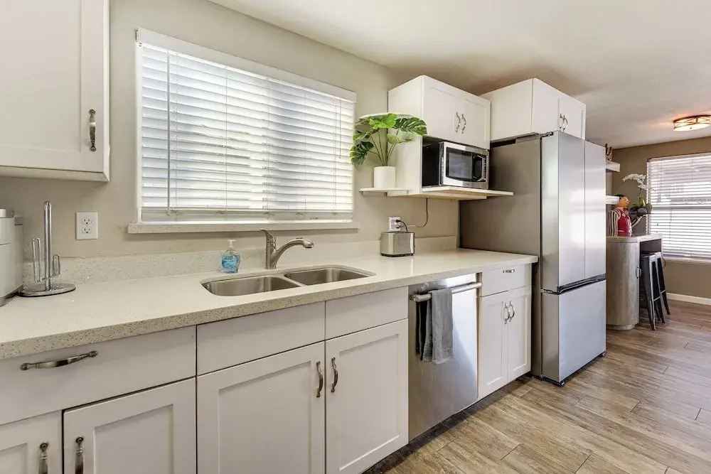 Walk to Riverview Park! Dog-friendly Mesa Retreat