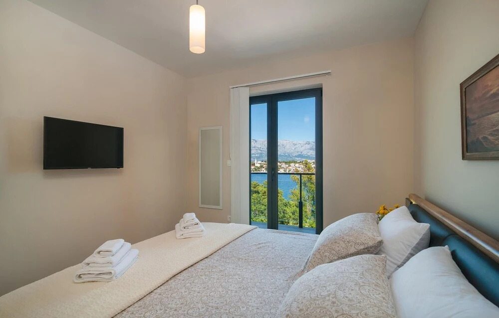 Amazing Apartment in Selca With 2 Bedrooms, Wifi and Outdoor Swimming Pool