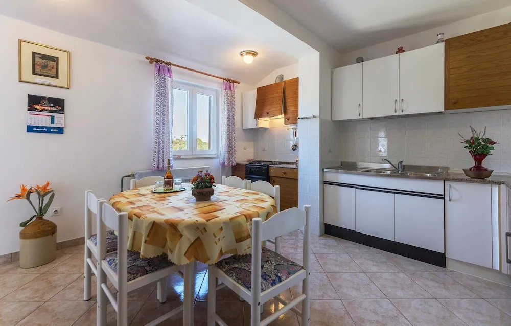 Awesome apartment in Rovinj w/ 3 Bedrooms