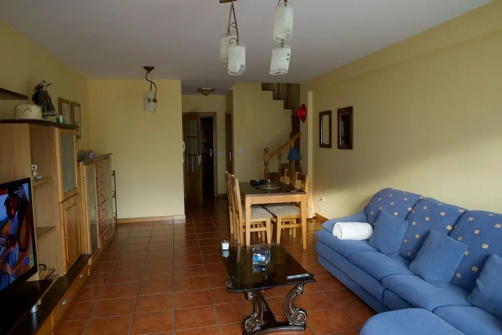 CHALET CON PISCINA EN MIÑO-Perbes