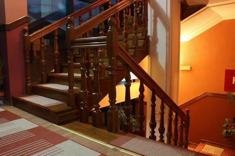 Hotel S