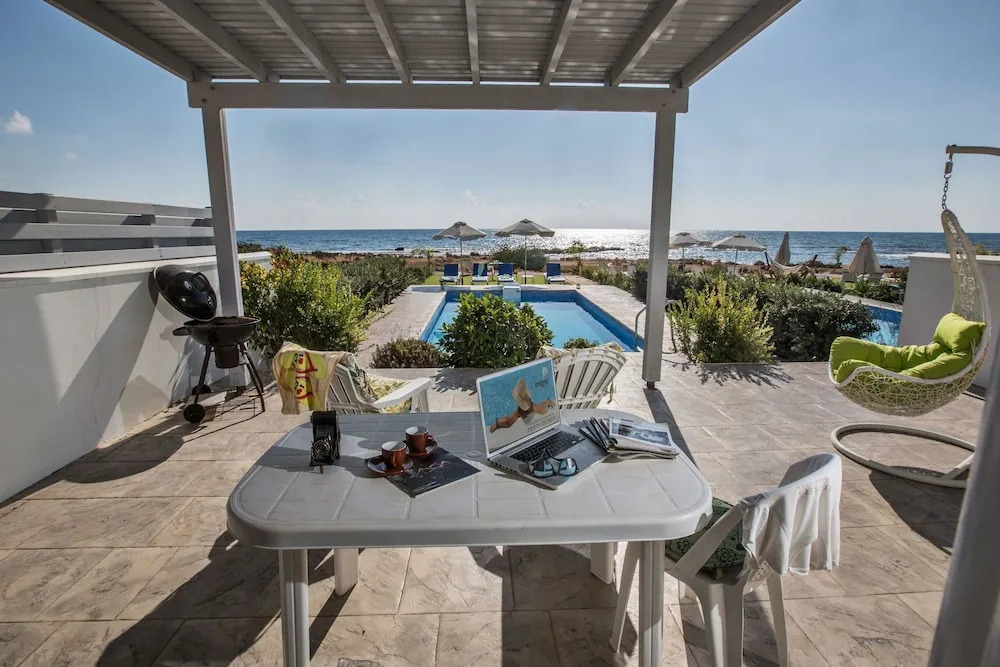 Celebrity Villa Oliver P 14