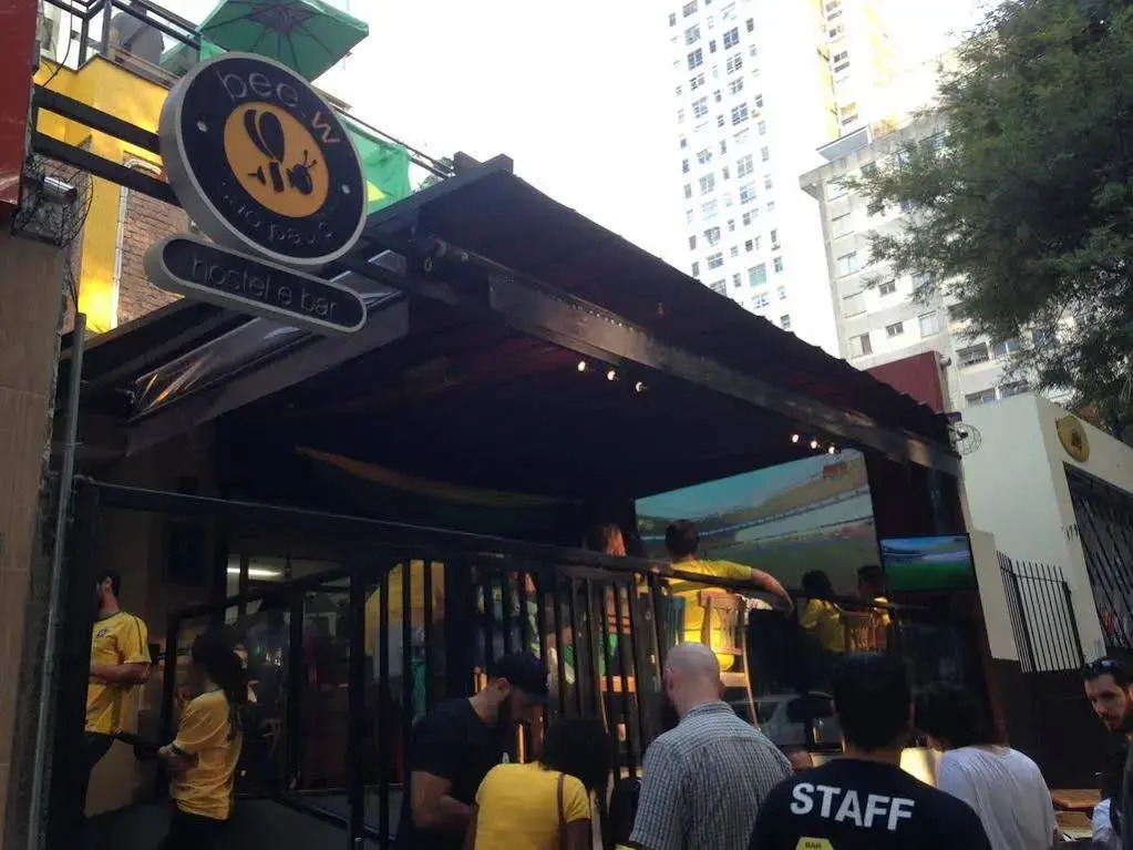 Bee W