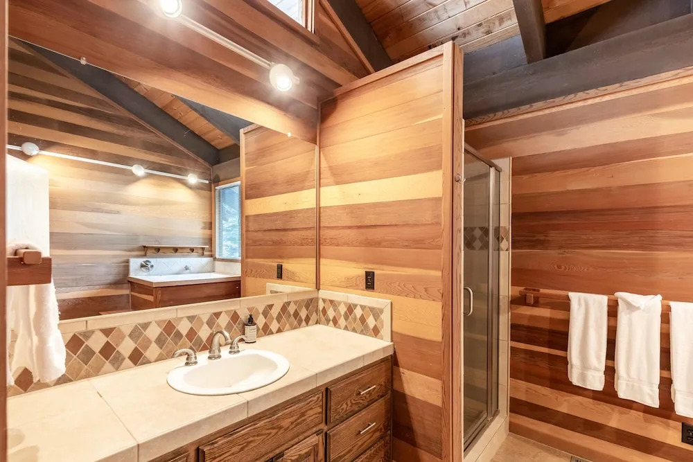 Beautiful 3-Bedroom Contemporary Mountain Home in Northstar by RedAwning Save 10% on 3 Nights, 15% on 5 Nights!