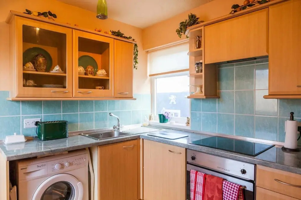 Apartment - Sleeps 4 - Pet Friendly - Balcony