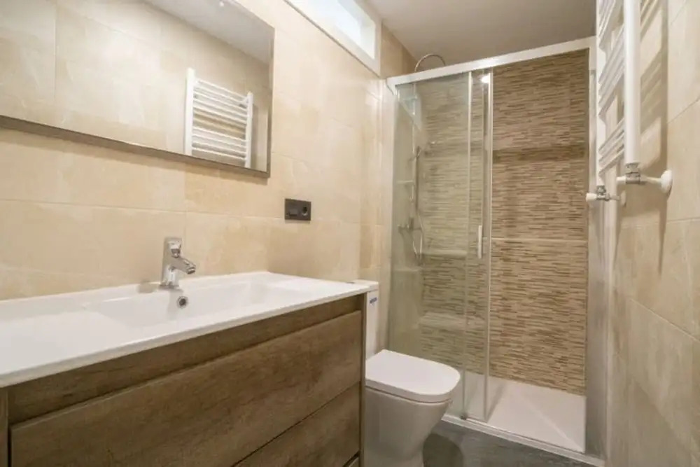 Spacious Double Room in an Apartment With a Private Balcony, in Madrid