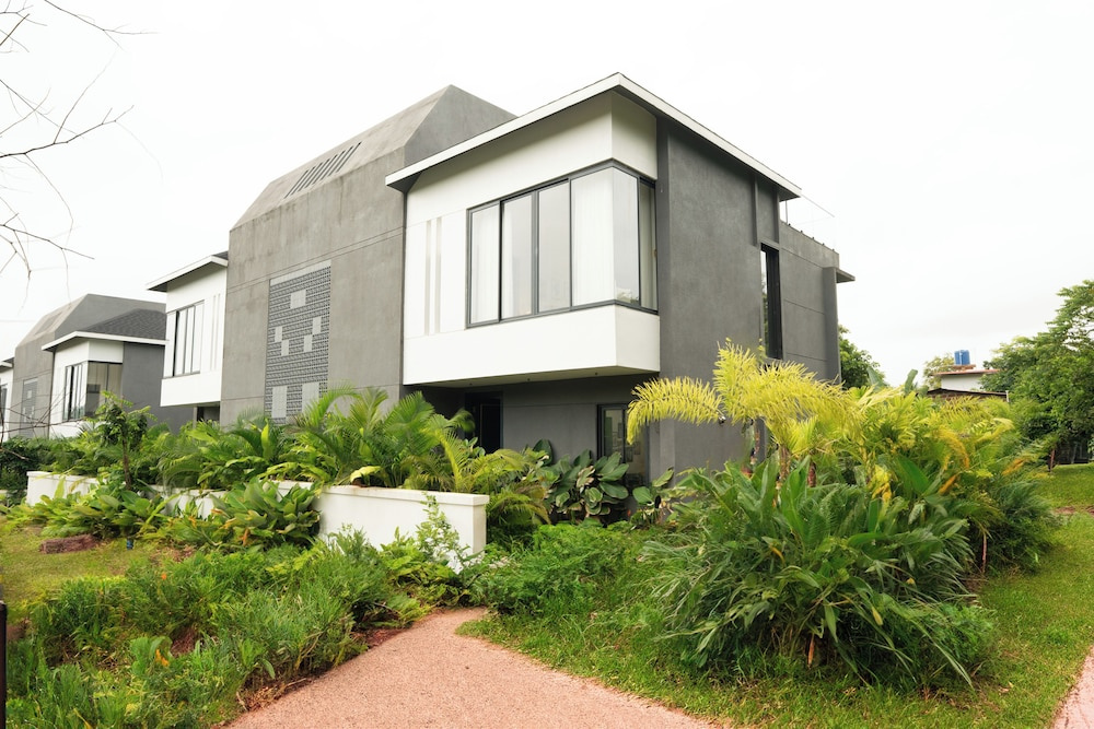 ELIVAAS Purosol 3BHK Pool Villa