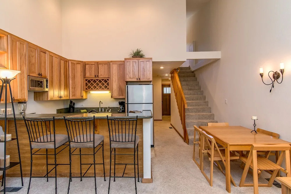 4044 Ski View Condo - 2 Br condo by RedAwning