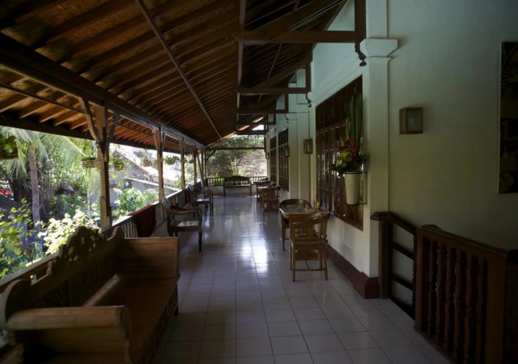 Un's Hotel