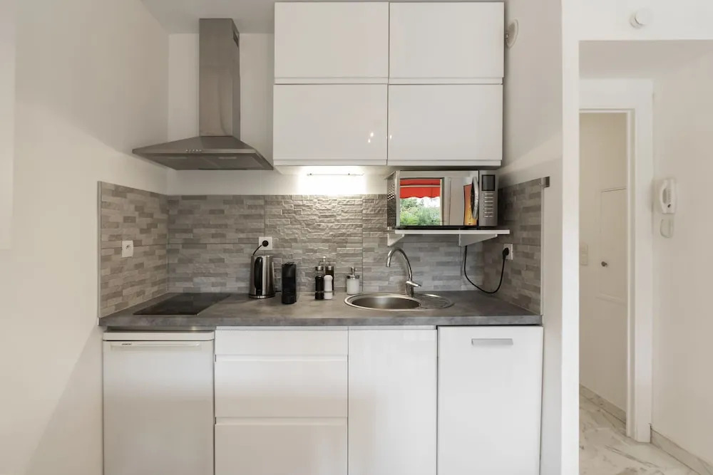 Appartement 2 pièces au calme proche Martinez avec parking privé