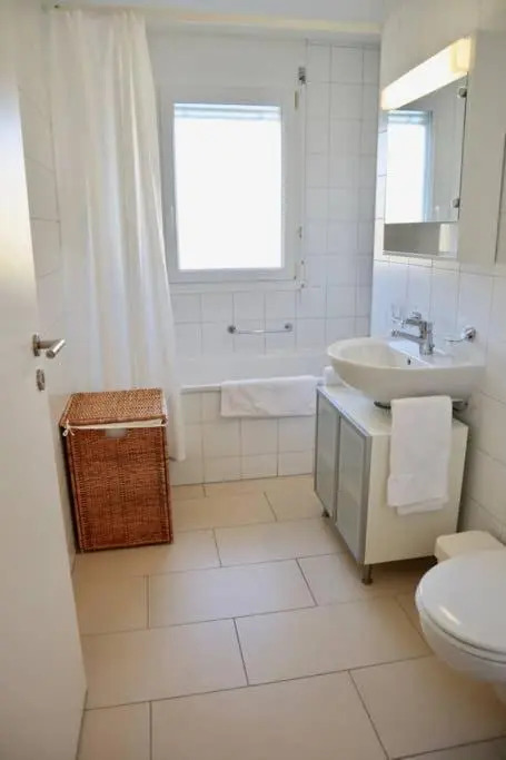Modern, bright and spacious 3 bedrooms 2 bathrooms