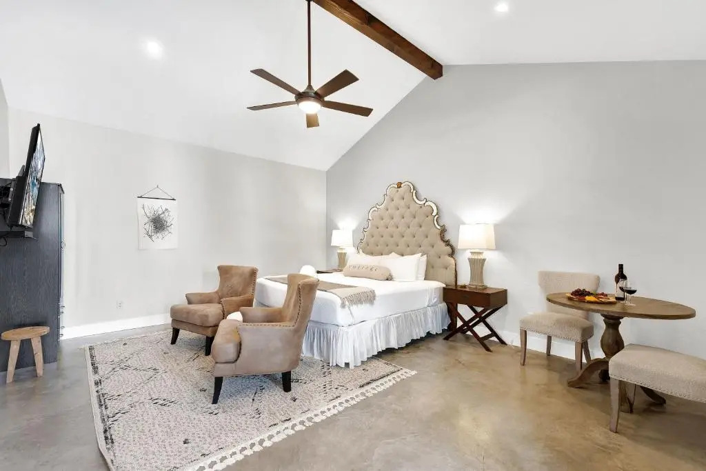 Schubert Inn Suite-b Pool Grill Walk to Main