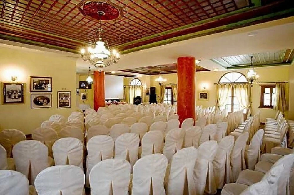 Dovra Hotel