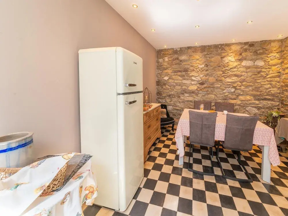 Stylish Stay Near Forest