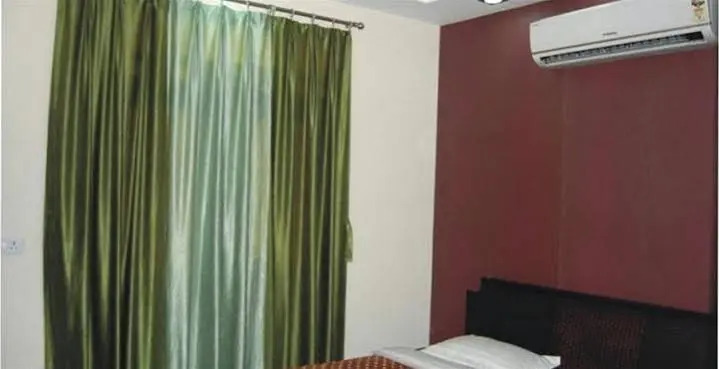 Hotel Corbett Plaza