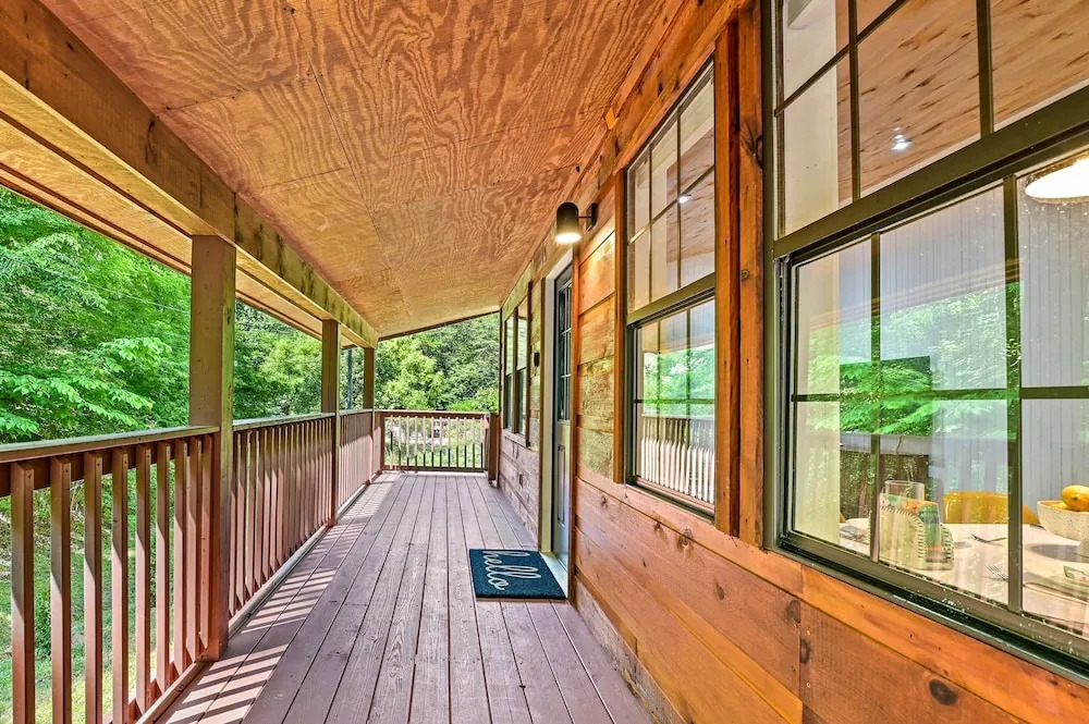Smoky Mountains Honeymoon Cabin Dog Friendly