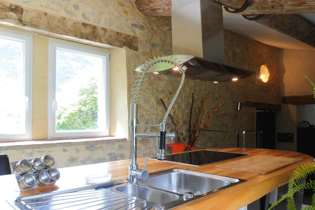 Charming Stone Cottage, Savoillans