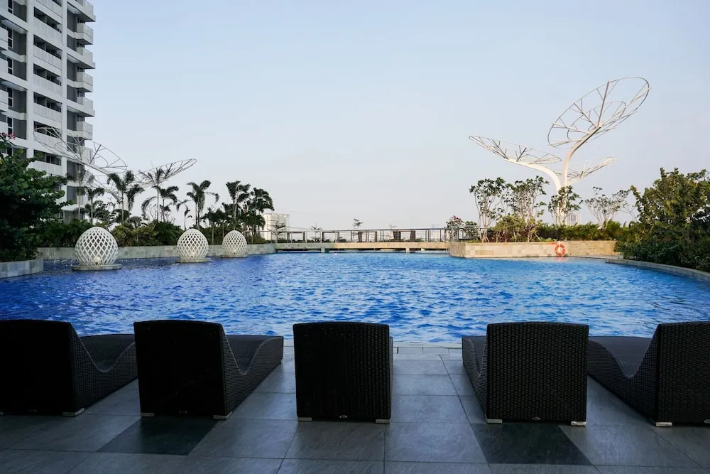 Spacious 1BR with Japandi Design at West Vista Apartment By Travelio