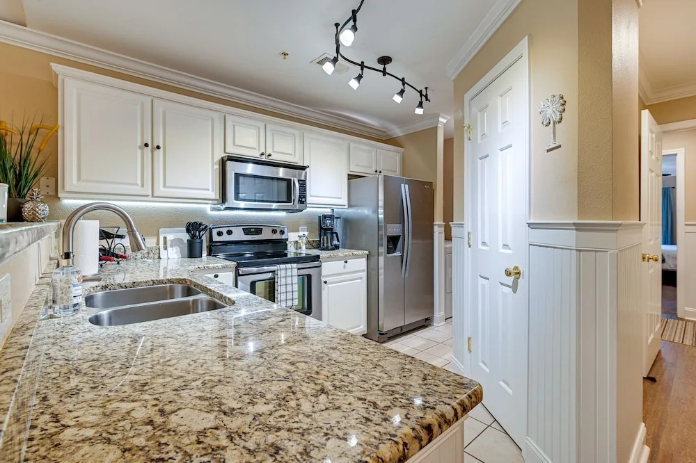 Highend Pawleys Island Condo w/ Porch & Pools!