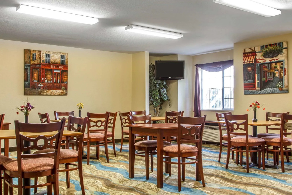 Econo Lodge Inn & Suites Santa Rosa South
