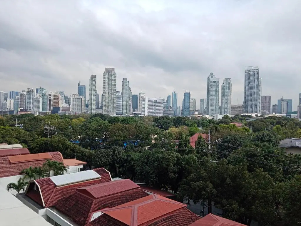 1 br. Condo -EDSA Makati