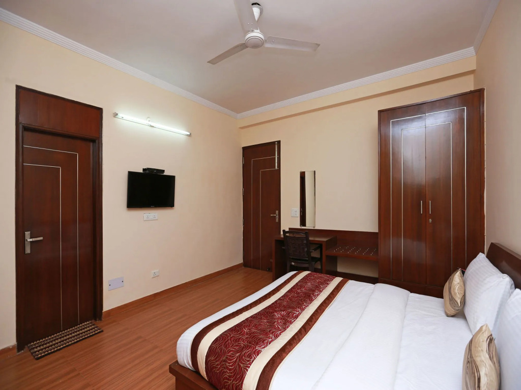 OYO 11600 Hotel Cosy Tree