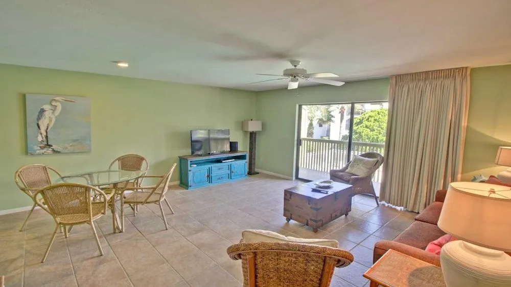 211 - 2 Br Condo