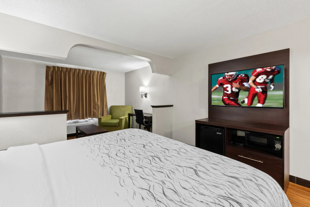Red Roof PLUS+ & Suites Atlanta Airport South