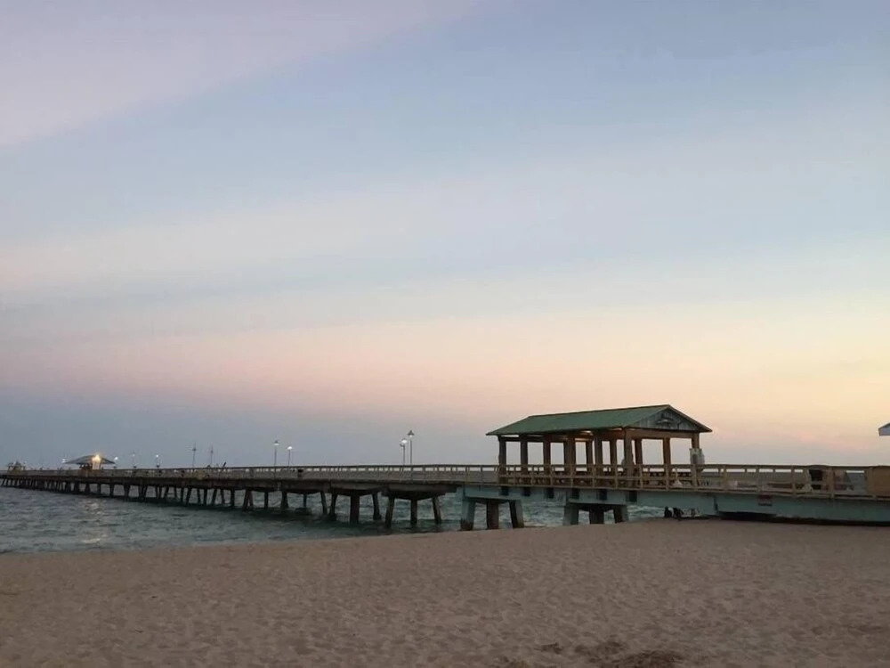 Breezy Beachfront Penthouse W/private Balcony 2 Bedroom Condo by Redawning