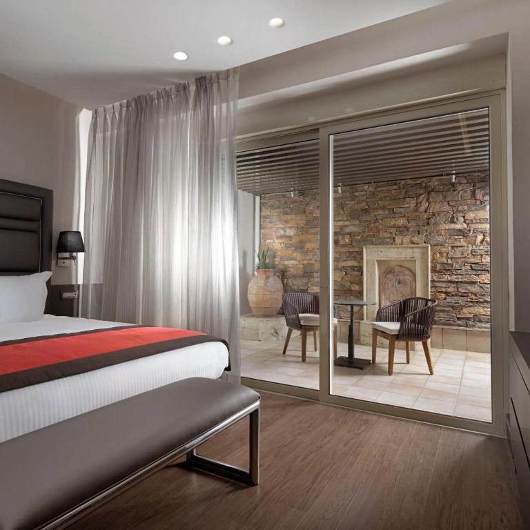 Holiday Suites