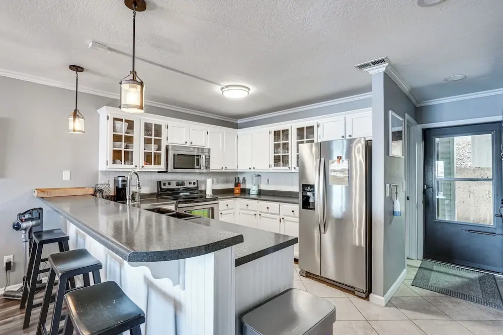 Lakefront Retreat w/ Community Pool in Osage Beach